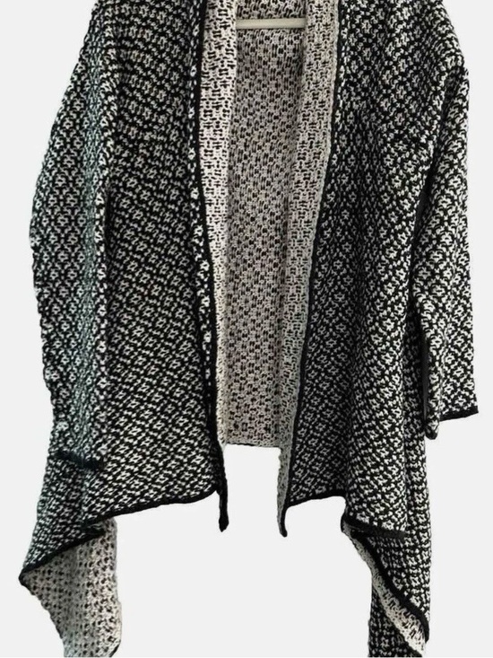FYLO Sweaters - Women’s Fylo Black And White Cardigan Size XXL 2XL